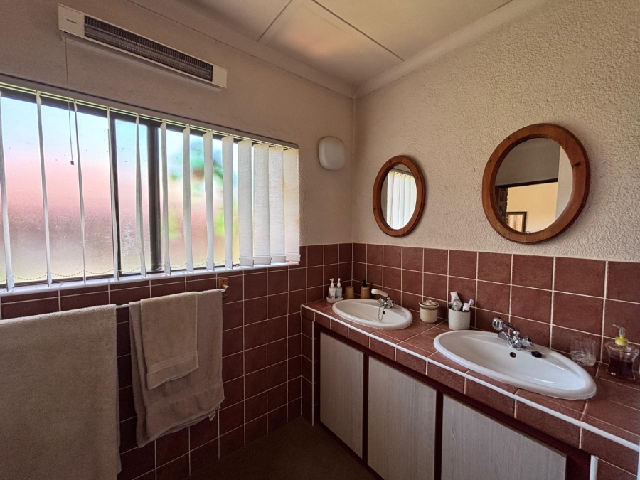 5 Bedroom Property for Sale in Heilige Akker North West